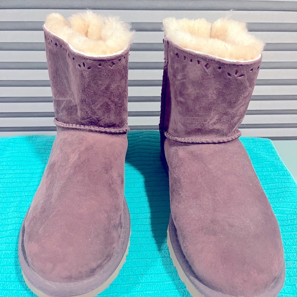 Purple suede Uggs size 6